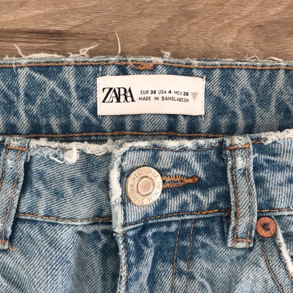 Zara Mom Fit Jeans. High-rise. Straight leg. Size 4. Light wash. - Picture 3 of 11